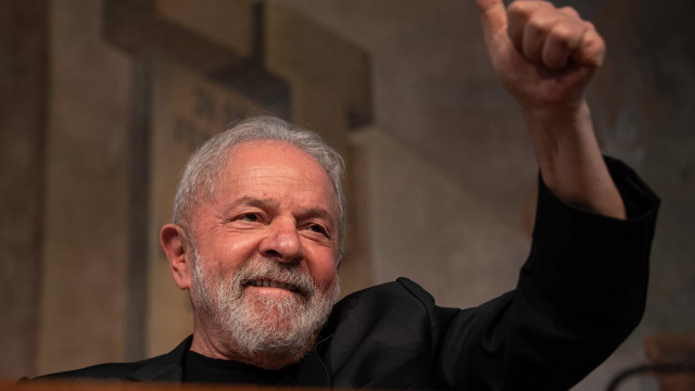 Lula tem 40%, e Bolsonaro, 30% no primeiro turno, afirma PoderData