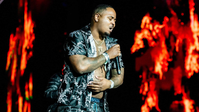 Rapper Drakeo the Ruler morre após ser esfaqueado em festival de música