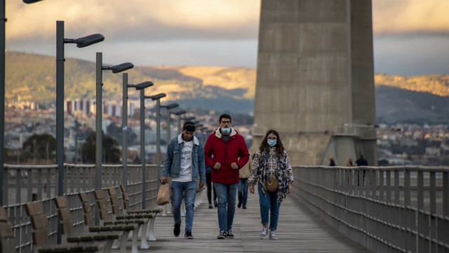 Empate entre socialistas e sociais-democratas embaça futuro político de Portugal