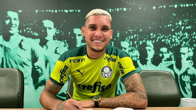 Palmeiras anuncia a contratação do atacante Rafael Navarro, ex-Botafogo