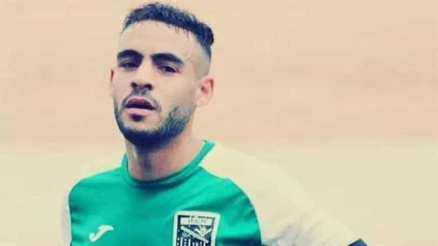 Jogador de futebol morre após bater a cabeça durante partida