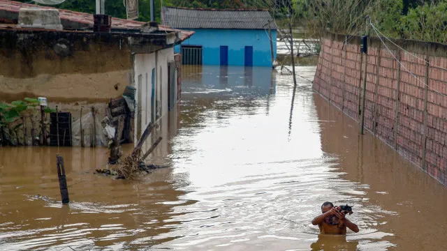 
                    Enchentes deixam mais de 3.000 pessoas fora de casa em Pernambuco
                