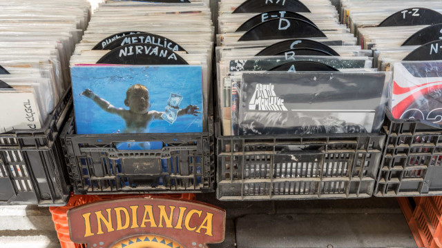 Juiz arquiva queixa de pornografia de bebê da capa do álbum 'Nevermind'
