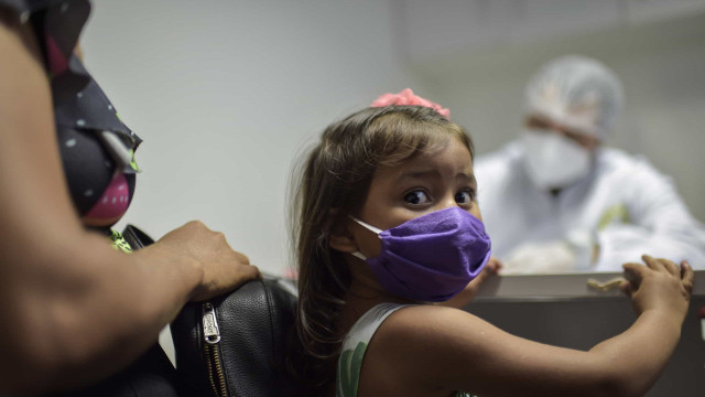 Crianças com maior risco de morte para Covid vão continuar sem vacina