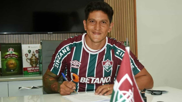 Germán Cano realiza exames médicos e assina por dois anos com Fluminense