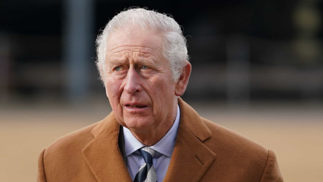 Príncipe Charles ficou 'emocionado' ao conhecer a filha de Harry e Meghan