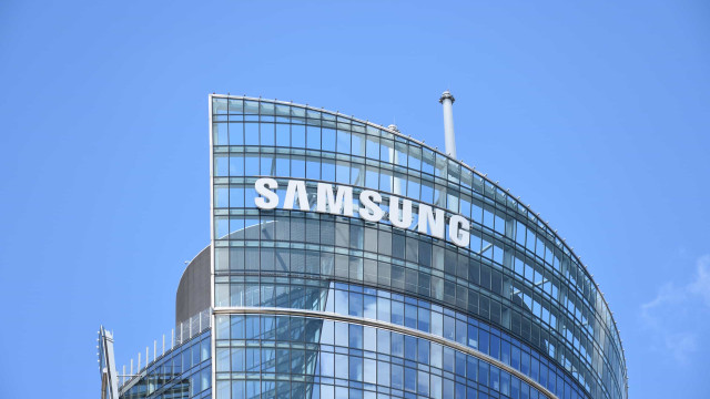 Samsung está trabalhando em três celulares dobráveis