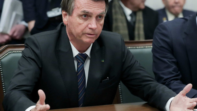 Bolsonaro recua de reajuste privilegiado para policiais e diz que tendência é de 5% para todos os servidores