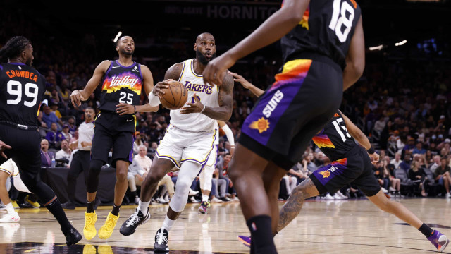 Suns arrasam com os Lakers e frustram novo recorde de LeBron James na NBA