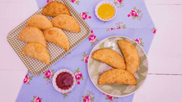Lanchinho: veja como preparar deliciosos pastéis de queijo