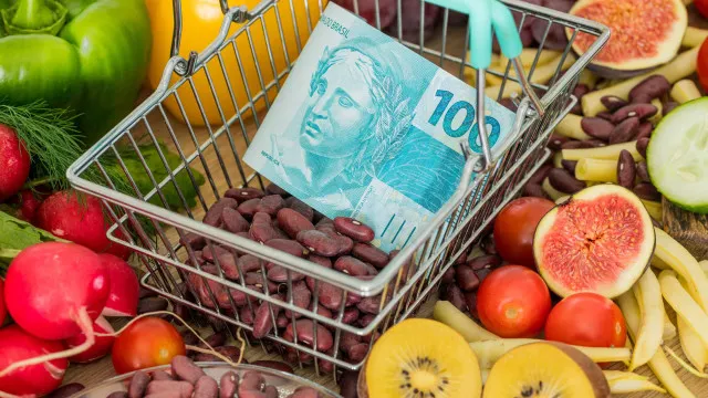 
                    Inflação desacelera a 0,67% em abril e vai a 4,39% em 12 meses
                