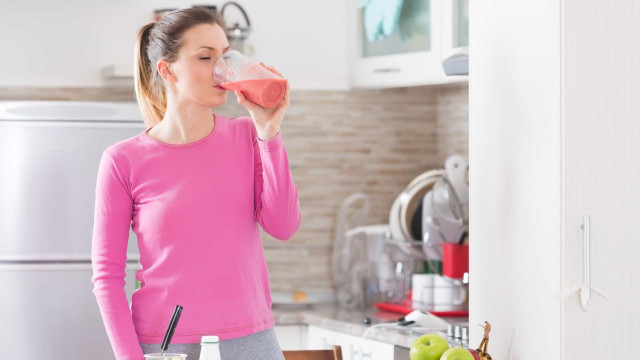 Aqui tem a receita de um suco detox para melhorar a digestão e emagrecer