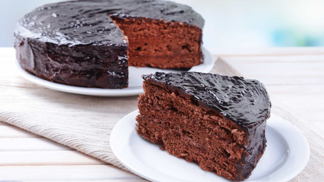 Está de dieta? Bolo fit de chocolate (com apenas 3 ingredientes)