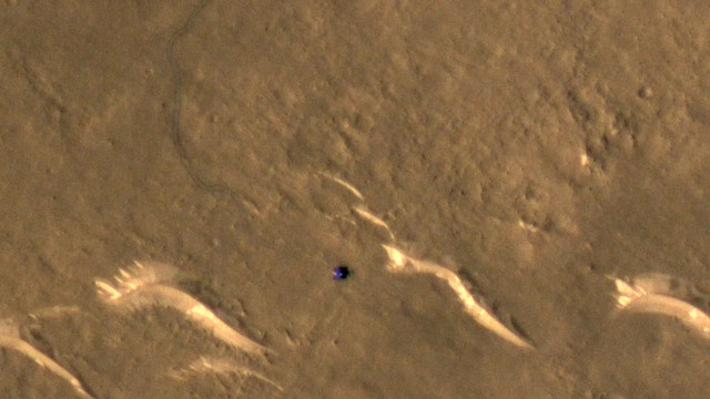 Fotografia da NASA mostra rover da China explorando Marte