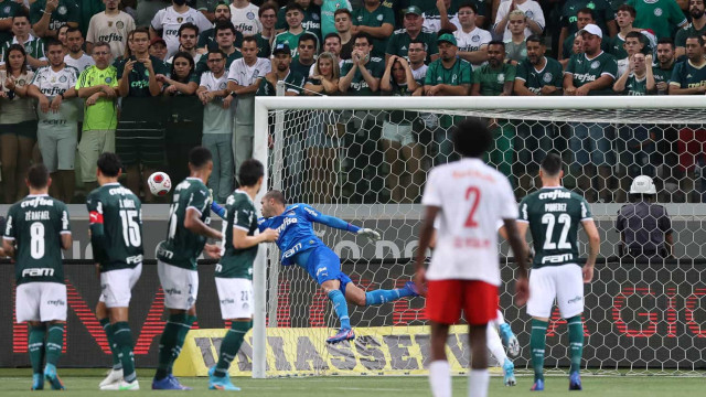 Palmeiras vence Bragantino no Paulista e faz nona final com Abel