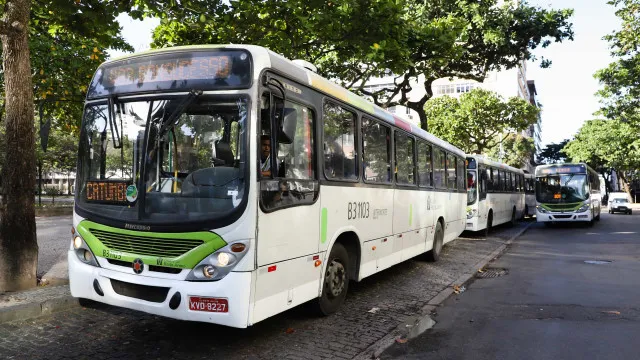 
                    Ônibus de graça aos fins de semana: quando começa e quem terá direito?
                