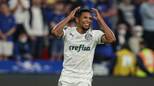 Rony vira artilheiro do Palmeiras na história da Libertadores e aconselha Navarro