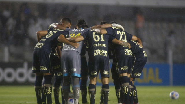 Pressionado, Santos troca folga por volta aos treinos de olho na Sul-Americana