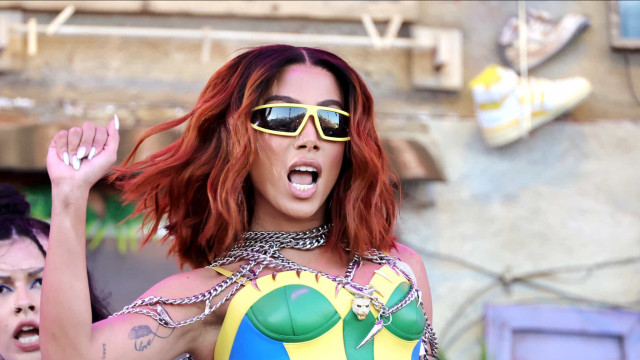 Ciro Gomes e Gleisi apoiam bloqueio de Bolsonaro por Anitta no Twitter