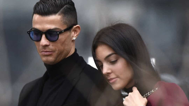 C. Ronaldo posta foto com a filha recém-nascida após morte de gêmeo