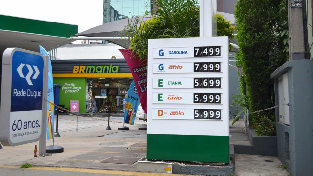 Governo do RJ usará Procon para obrigar posto a reduzir preço da gasolina