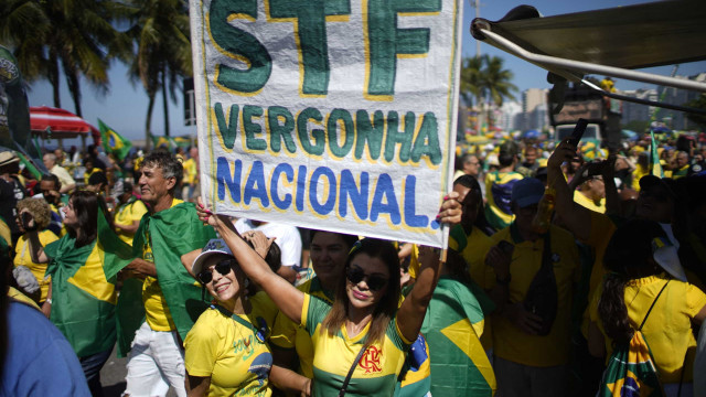Bolsonaristas convocam greve para segunda e caminhoneiros dizem que não organizam atos