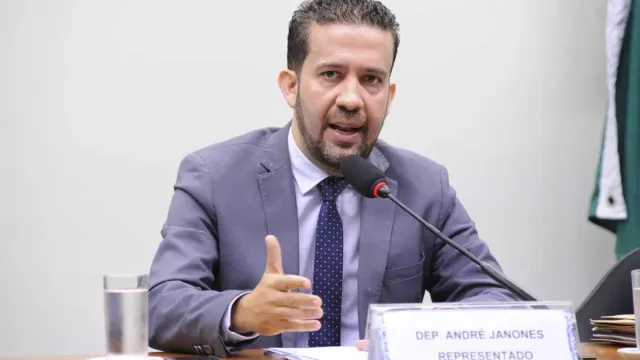 Janones reúne 2 milhão em tropa digital para ampliar apoio a Lula