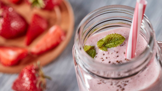 Shake de morango com linhaça ajuda a acelerar o metabolismo
