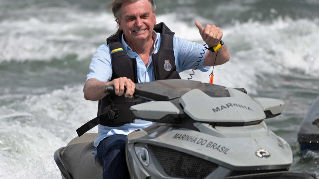 Bolsonaro ataca urnas, desafia TSE e diz duvidar de coragem para cassar sua candidatura