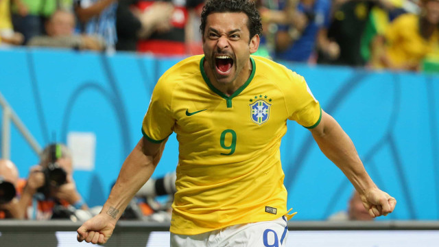 Após goleada, Fred exalta grupo da seleção e avisa: 'A Copa já começou'