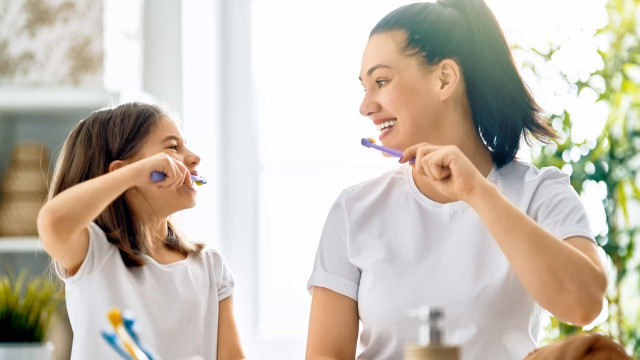 Cuidados (muito simples) para a higiene oral das crianças