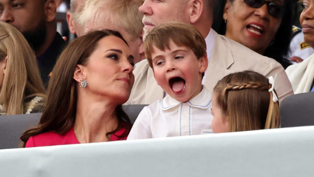 Kate Middleton tenta parar filho mais novo enquanto o menino faz caretas