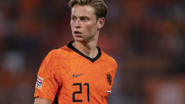 De Jong descarta troca do Barcelona pelo United: 'Estou no maior clube do mundo'