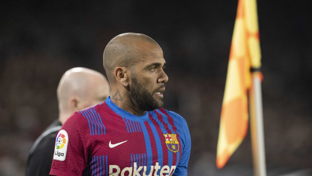 Daniel Alves se despede do Barcelona: 'Encerra-se um ciclo e começa outro'