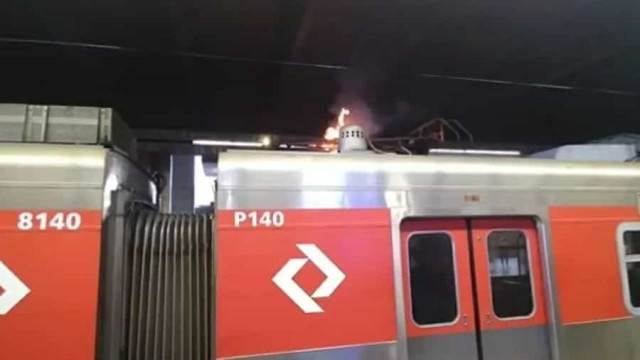 Trem é evacuado em estação de São Paulo após princípio de incêndio