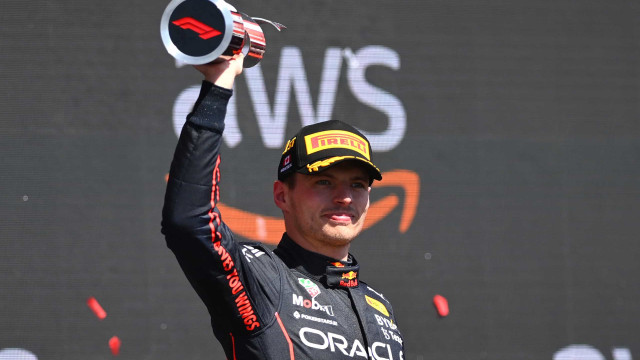 Verstappen segura pressão de Sainz no fim da prova e vence GP do Canadá