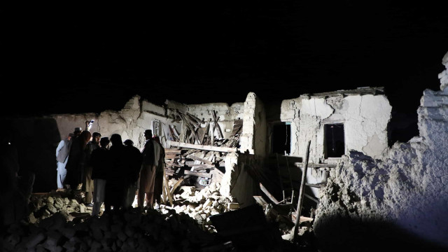Terremoto mata ao menos mil pessoas no Afeganistão