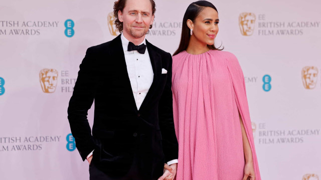 Loki vai ser pai? Noiva de Tom Hiddleston aparece grávida em tapete vermelho