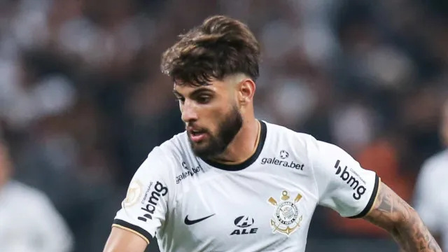 
                    Yuri treinou finalização com Diniz antes de volta artilheira
                
