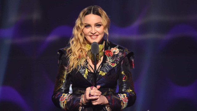 Madonna reage a processo e diz que fãs deveriam saber que seus shows atrasam
