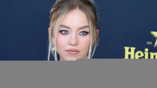 
                    Sydney Sweeney perde 200 mil seguidores após campanha sensual para app esportivo
                