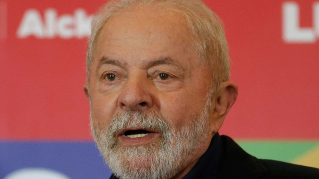 Lula quer governo com menos PT, mais centro e guinada na economia