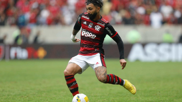 Flamengo multa Gabigol e tira a 10 do atacante após foto com camisa do Corinthians