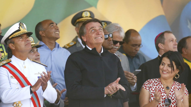 A evangélicos, Bolsonaro atribui a Deus sobrevivência após facada