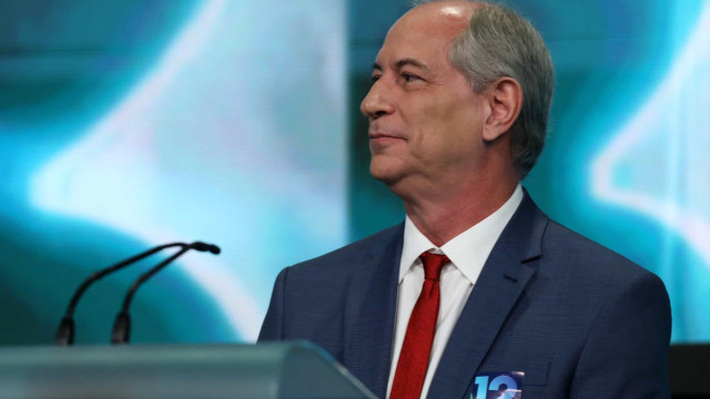 'Campeão da democracia se ausentou', diz Ciro, sobre falta de Lula a debate