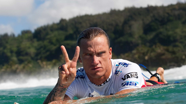 Ex-surfista australiano morre após briga em bar