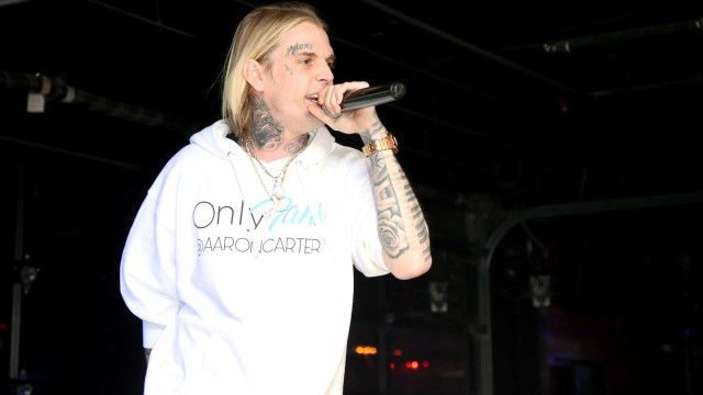 Fãs de Aaron Carter acionam a polícia após suspeitarem de overdose em live