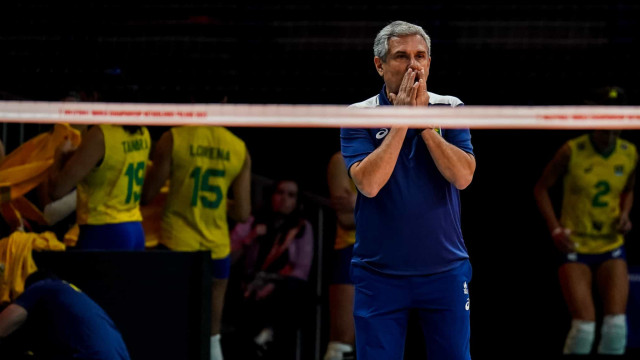 Zé Roberto revela orgulho com feito inédito da seleção feminina e diz: 'Agora é outro torneio'