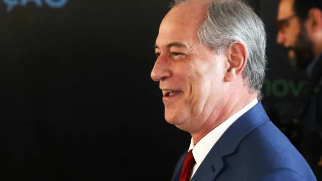 Aécio convida Ciro Gomes a disputar a Presidência pelo PSDB