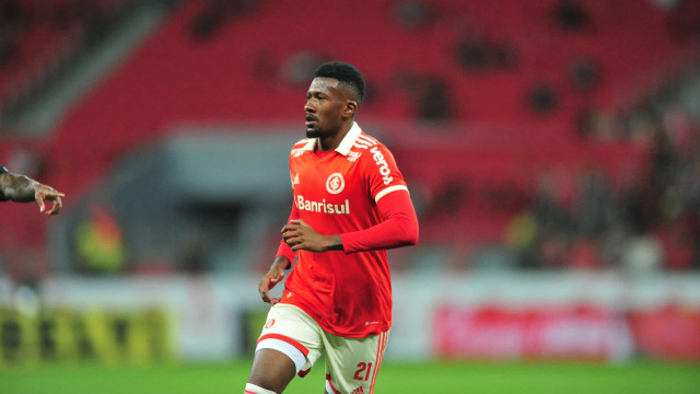 Internacional vence Goiás e retoma vice-liderança do Brasileirão